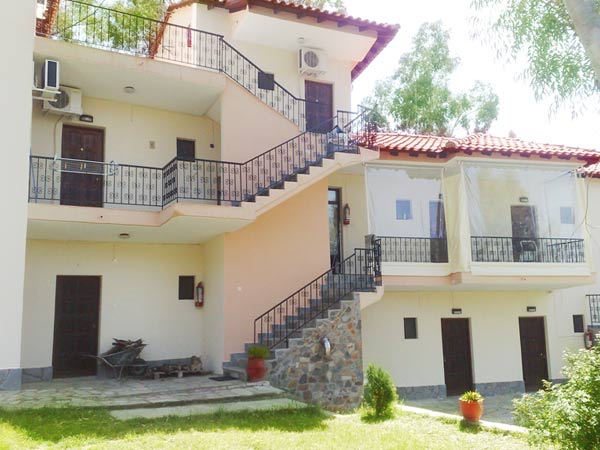 Studio rooms in Akti Koviou