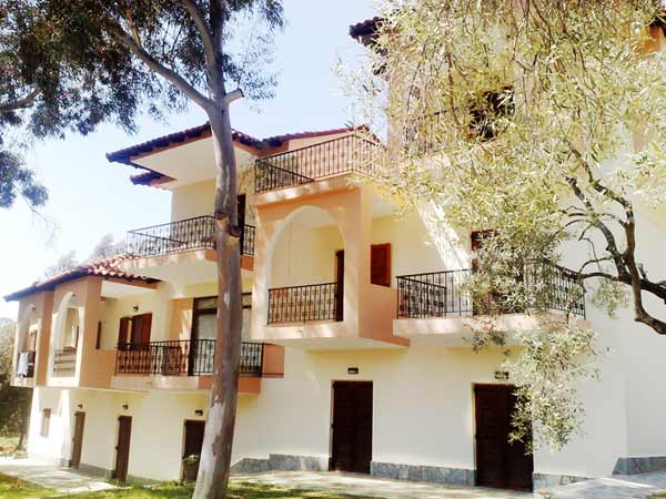 Studio rooms in Akti Koviou