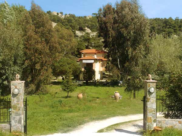 Studio rooms in Akti Koviou
